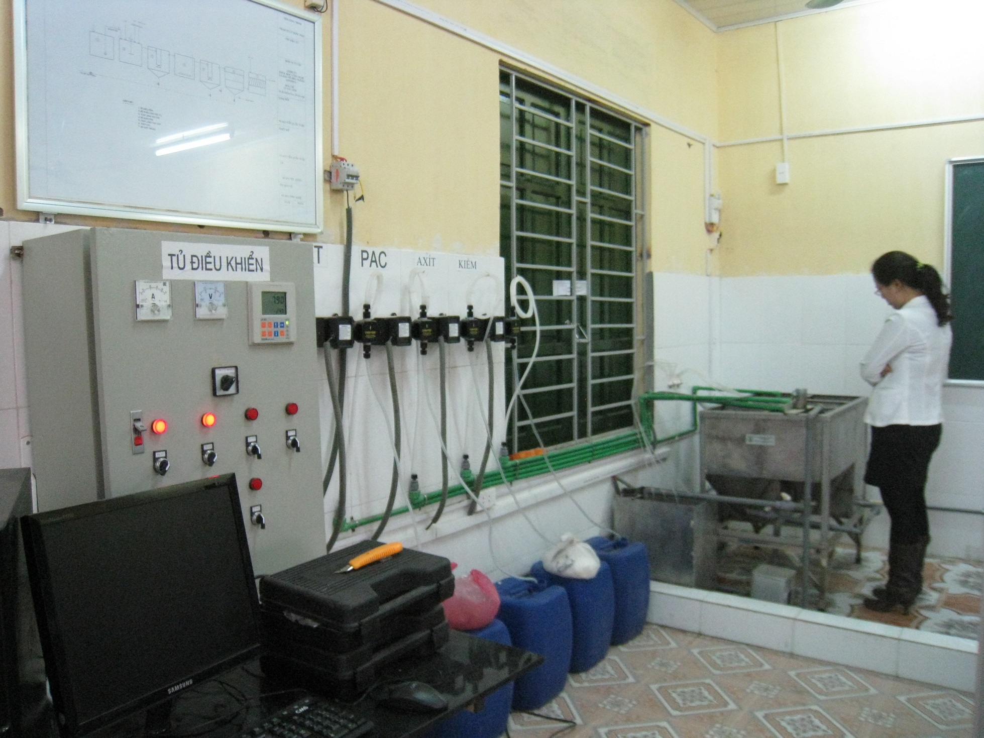 Xử lý nước thải phòng thí nghiệm - Công Ty TNHH Khoa Học Công Nghệ Và Bảo Vệ Môi Trường